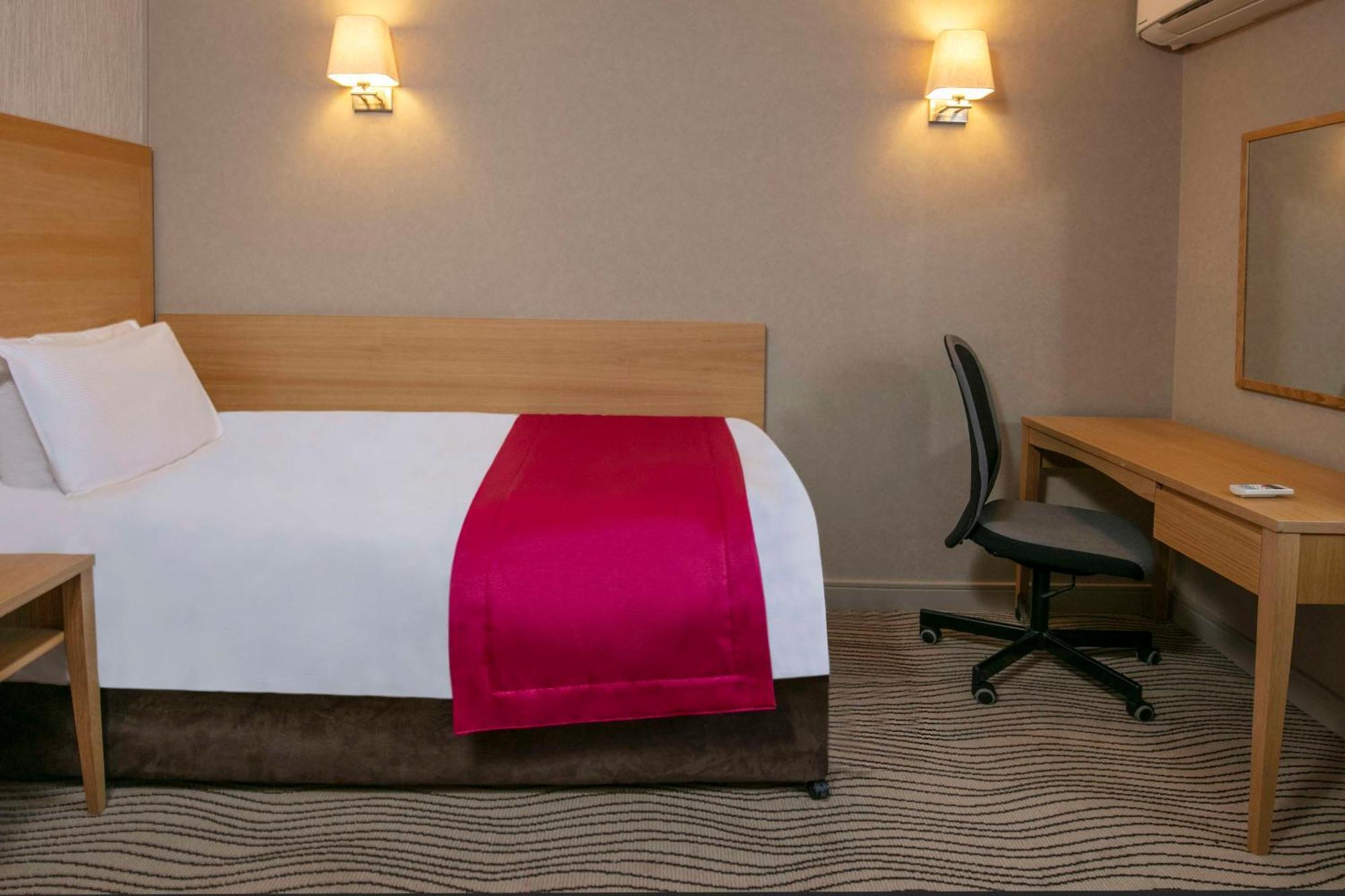 ניומרקט Best Western Heath Court Hotel מראה חיצוני תמונה