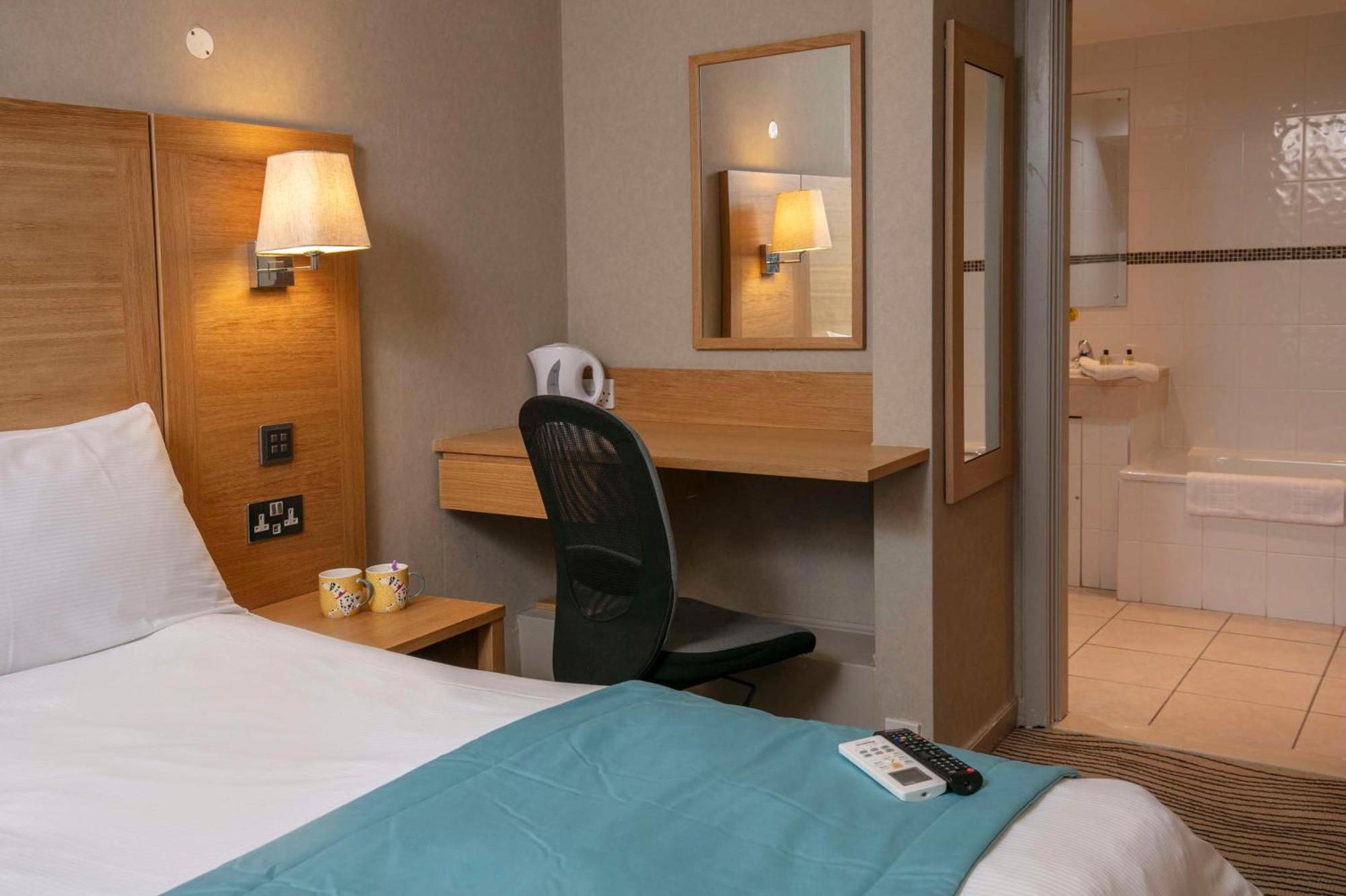 ניומרקט Best Western Heath Court Hotel מראה חיצוני תמונה